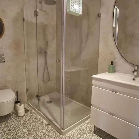 Try Mouraria Lisbona