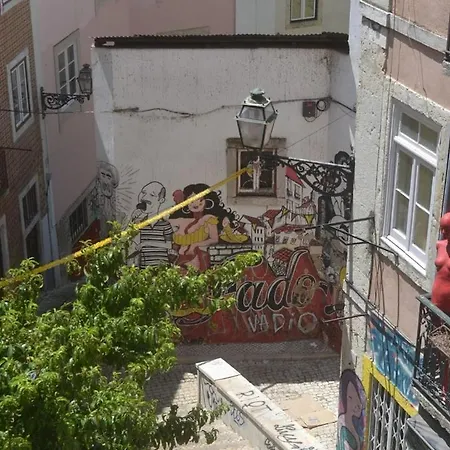 Try Mouraria Lissabon